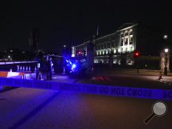 A police cordon outside Buckingham Palace where a man has been arrested after an incident, in London, Friday Aug. 25, 2017. A man armed with a knife was detained outside London’s Buckingham Palace Friday evening, and two police officers were injured while arresting him, police said. (Lauren Hurley/PA via AP)