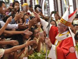 Pope Francis greets faithful as he arrives to celebrate a Mass with youths at St. Mary's Cathedral, in Yangon, Myanmar, Thursday, Nov. 30, 2017. The pontiff will later arrive in Dhaka, Bangladesh, for the second leg of his weeklong trip to Asia. (L'Osservatore Romano/Pool Photo via AP)