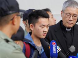 Chan Tong-kai, center, talks to the media as he is released from prison in Hong Kong Wednesday, Oct. 23, 2019. Chan, who's wanted for killing his girlfriend last year on the self-ruled island, had asked the Hong Kong government for help turning himself in to Taiwan after his sentence for money laundering offenses ends on Wednesday. (AP Photo/Kin Cheung)