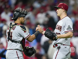 Arizona Diamondbacks relief pitcher Paul Sewald and catcher Gabriel Moreno celebrate their win against the Philadelphia Phillies afterGame 6 of the baseball NL Championship Series in Philadelphia Monday, Oct. 23, 2023. (AP Photo/Matt Slocum)