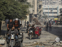 Palestinians flee to the southern Gaza Strip at the main road in Gaza City on Friday, Nov. 24, 2023, as the temporary ceasefire took effect. (AP Photo/Mohammed Hajjar)